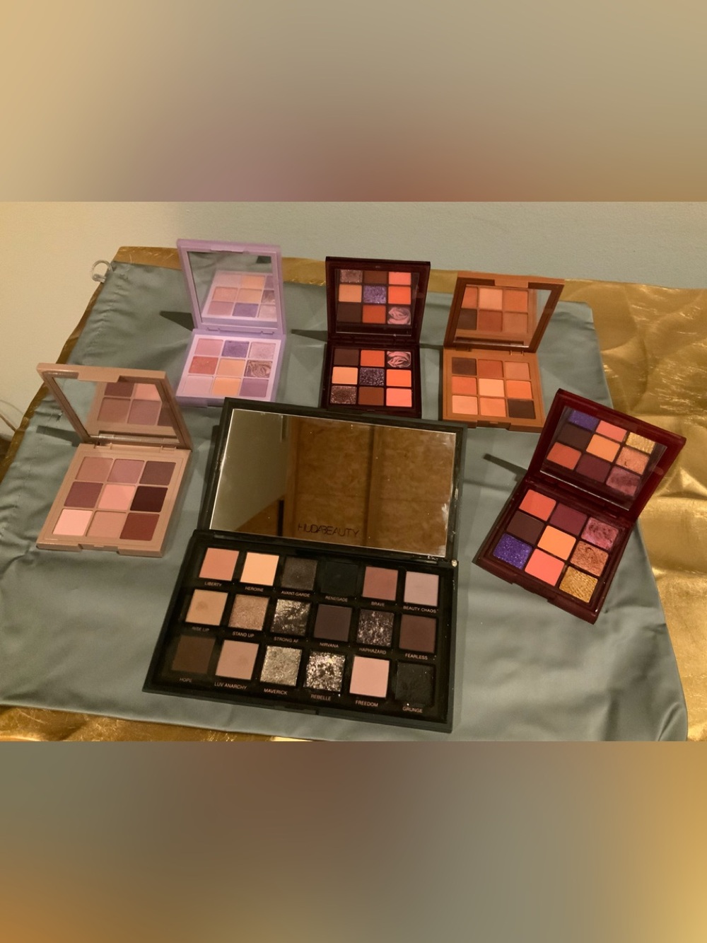 Huda beauty eyeshadows